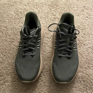 ASICS GT-2000 14 Men's gray and white running sneakers.